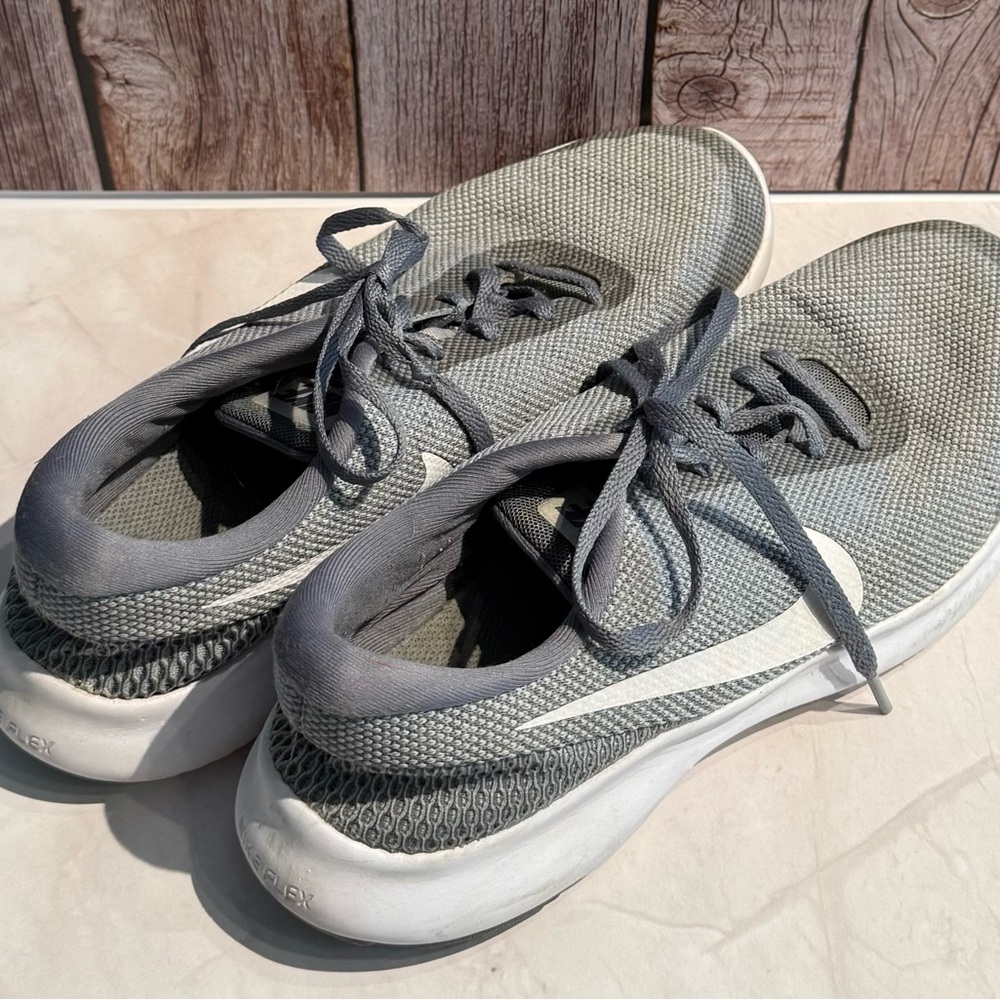 Nike flex experience RN7 Gray and White ladies Sneakers